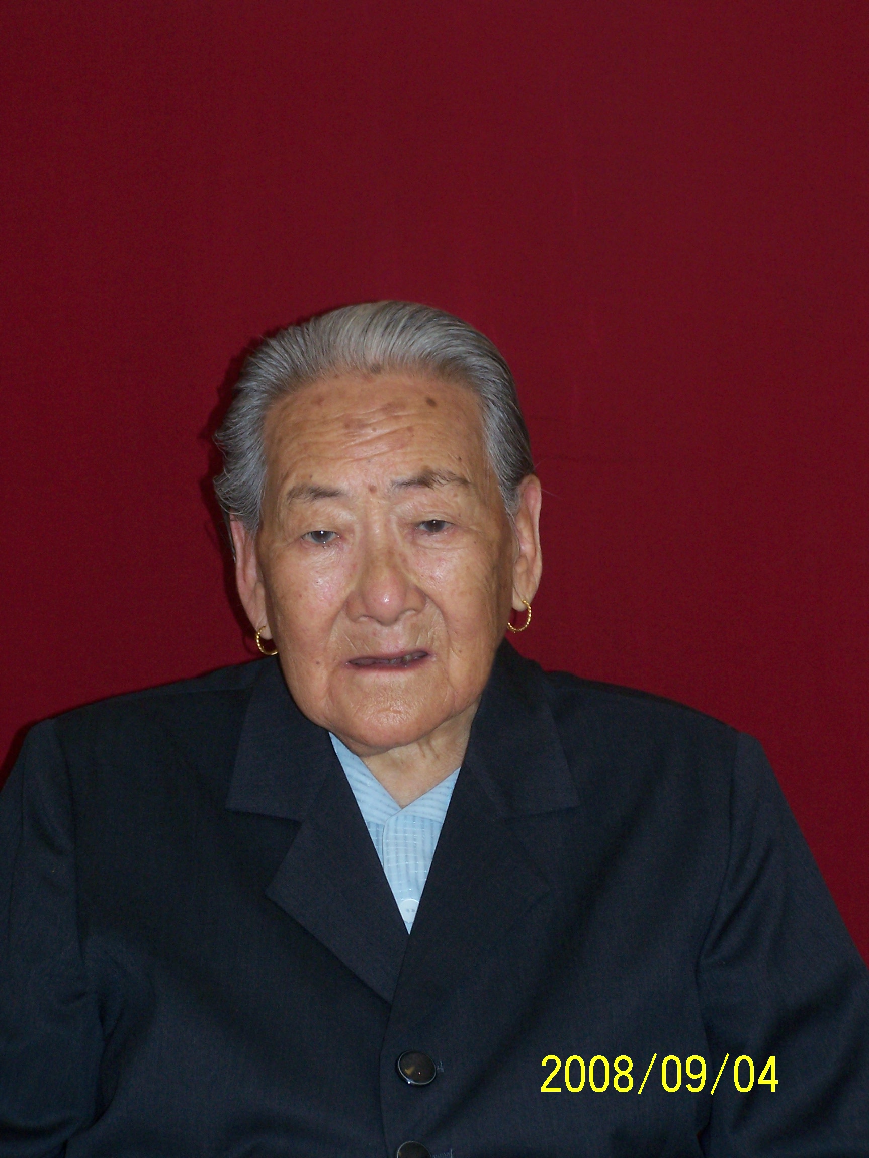 高秀英