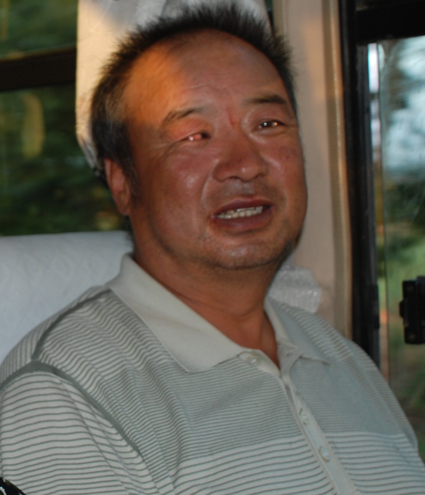 岳立荣