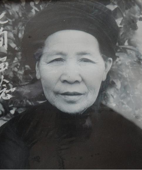 李素姣