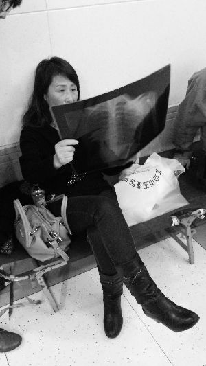 北京女子头卡护栏20分钟无人救续:已确诊脑死亡