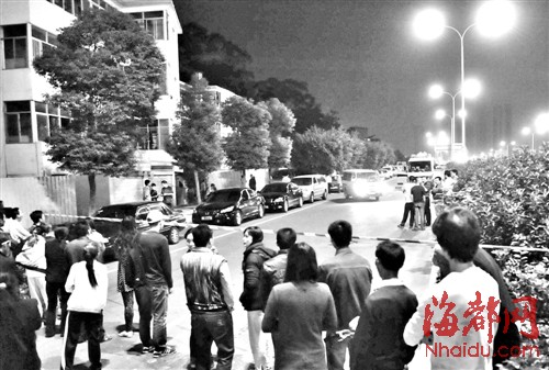 福州某小区内玩牌引命案 一年轻男子死亡