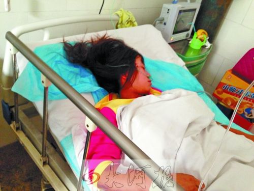 河南宝丰：越野车撞摩托车 致2名学生死亡