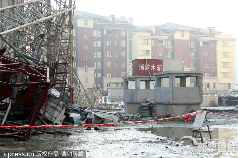 哈尔滨一工地塔吊倾覆 造成4人死亡1人受伤
