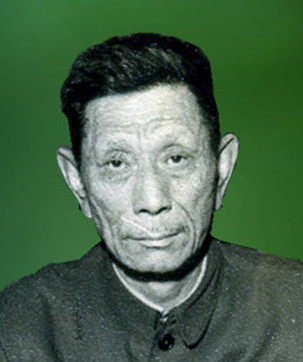 大舅考李    彬