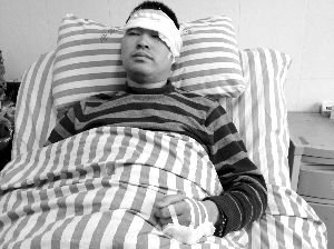 男子因失恋持刀劫持前女友民警当肉盾脸上中刀