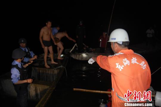 浙江鄞州自备农用作业船严重超载翻船致6死