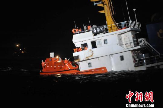 长江口发生中外轮船碰撞事故 2船员失踪