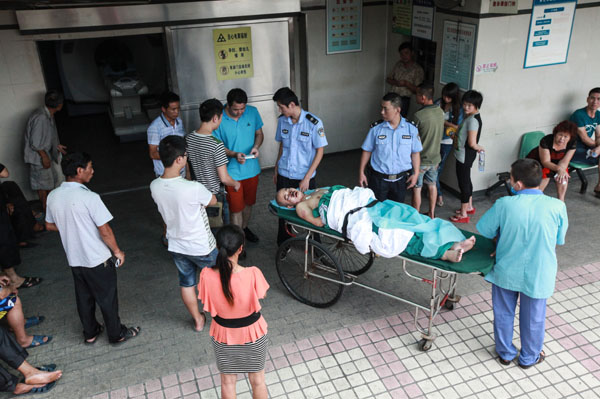 与小偷搏斗工人深夜3楼坠亡 晋江一汽配厂昨发惨剧