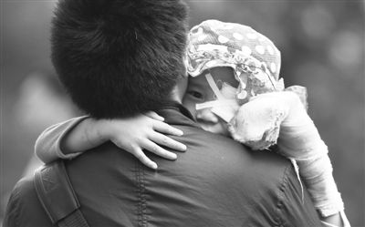 男子弑母后再砍路人:女童断指3根左眼几近失明