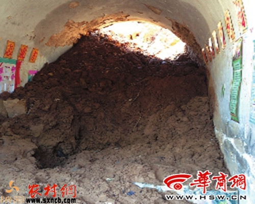 只差2分钟下课窑洞教室塌了 绥德一小学老师身亡
