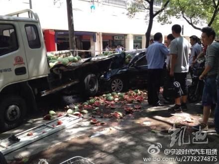 宁波车祸撞倒一男一女 肇事司机将被撞男子砍死