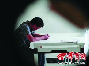 饿死女童案母亲人生还原:14岁离家16岁吸毒