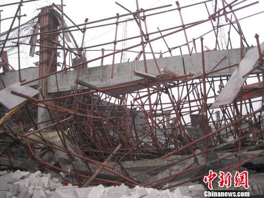 广东遂溪在建楼房发生坍塌事件1死31伤