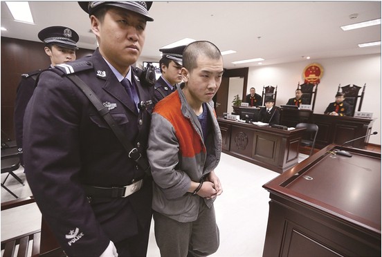 男子不满前女友与人同居杀死“情敌”