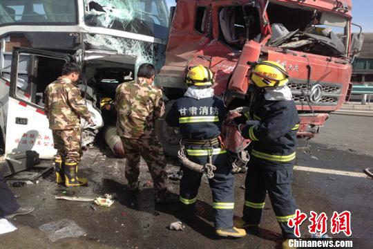 连霍高速一客车天然气泄露事故造成2人死亡
