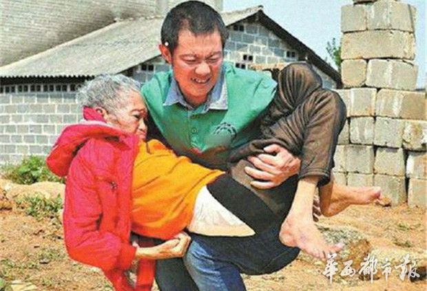 争取存够一万元给我妈立块墓碑