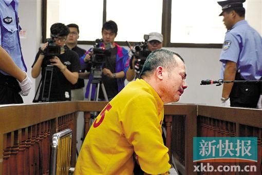 司机驾驶公交车撞倒20多人一审被判死刑