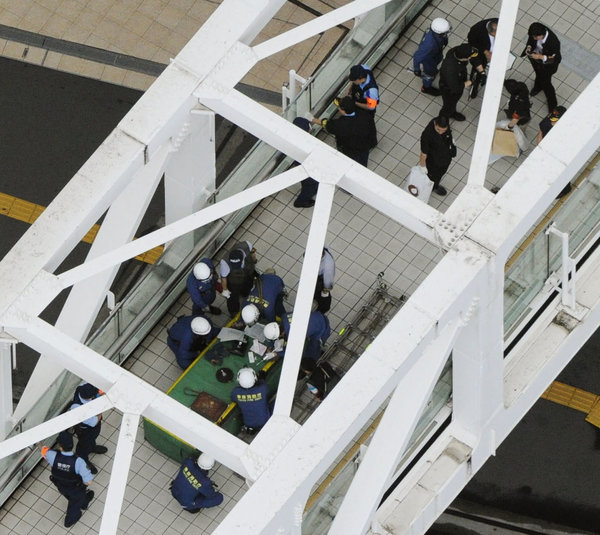 东京男子闹市当街自焚反对安倍修宪