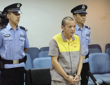 三男子团伙高速上抢劫一人当场被撞死