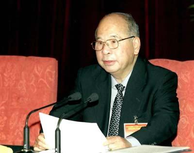 尉健行