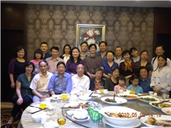 二十五位亲人广州大聚会。