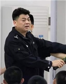 杨伟康