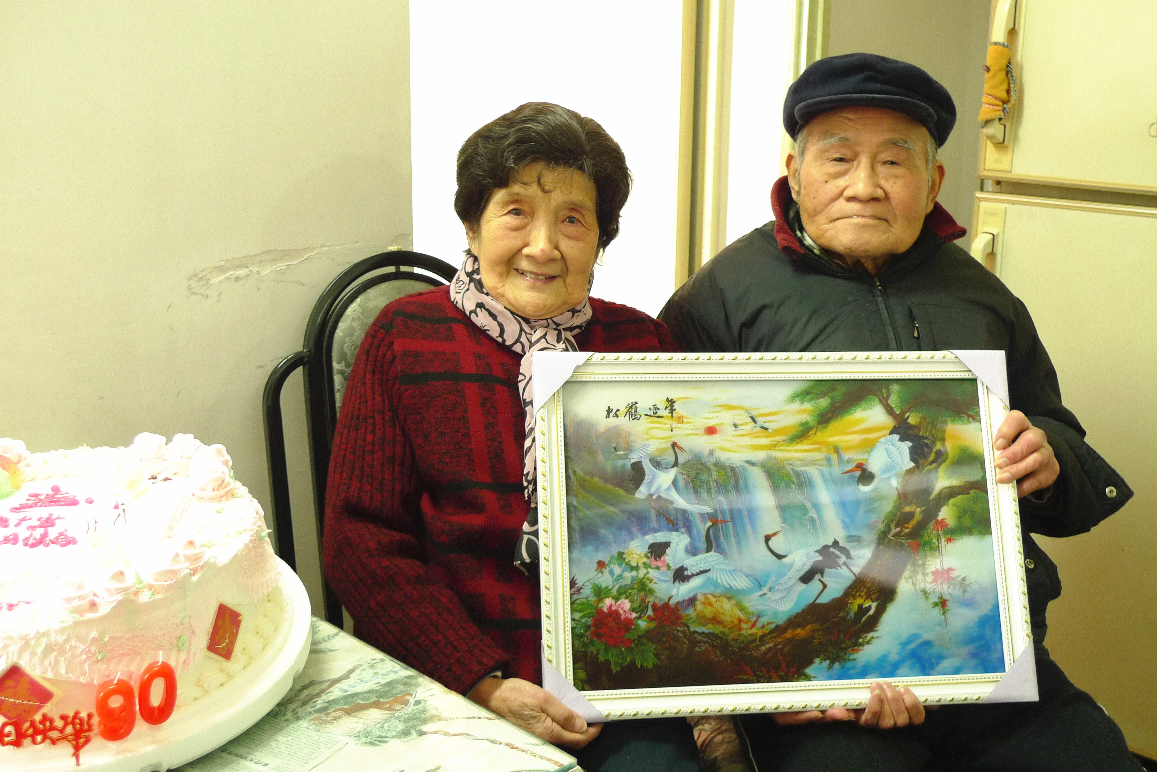相册记录了父母亲从年轻时谈恋爱到年老后共同生活约70年时间的25张合影照片，真实生动地反映了他她们的