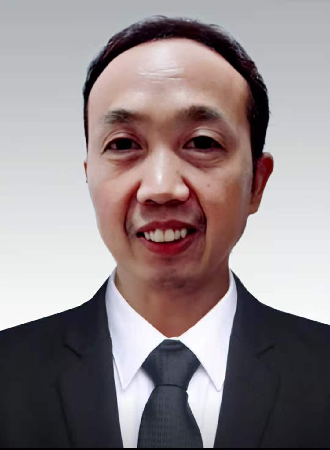 何斌泉