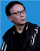 咸阳市作家协会原副主席兼秘书长，咸阳散文学会原会长董信义