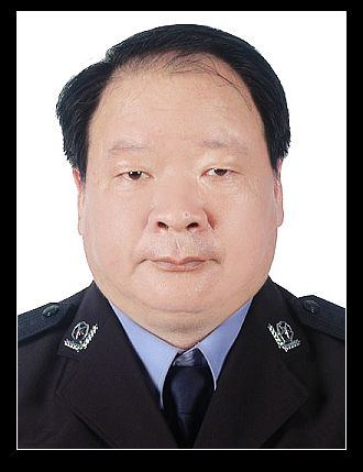 何强