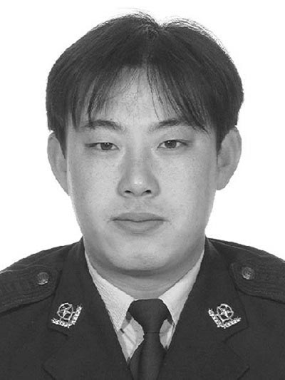 王俊