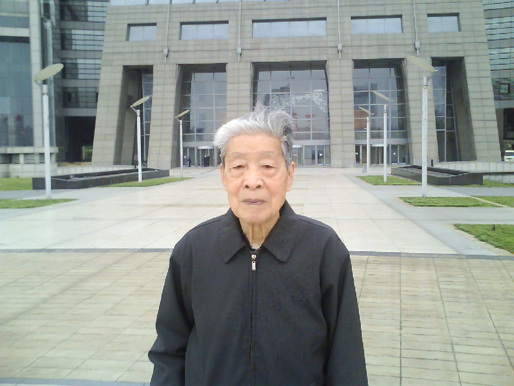 温玉明